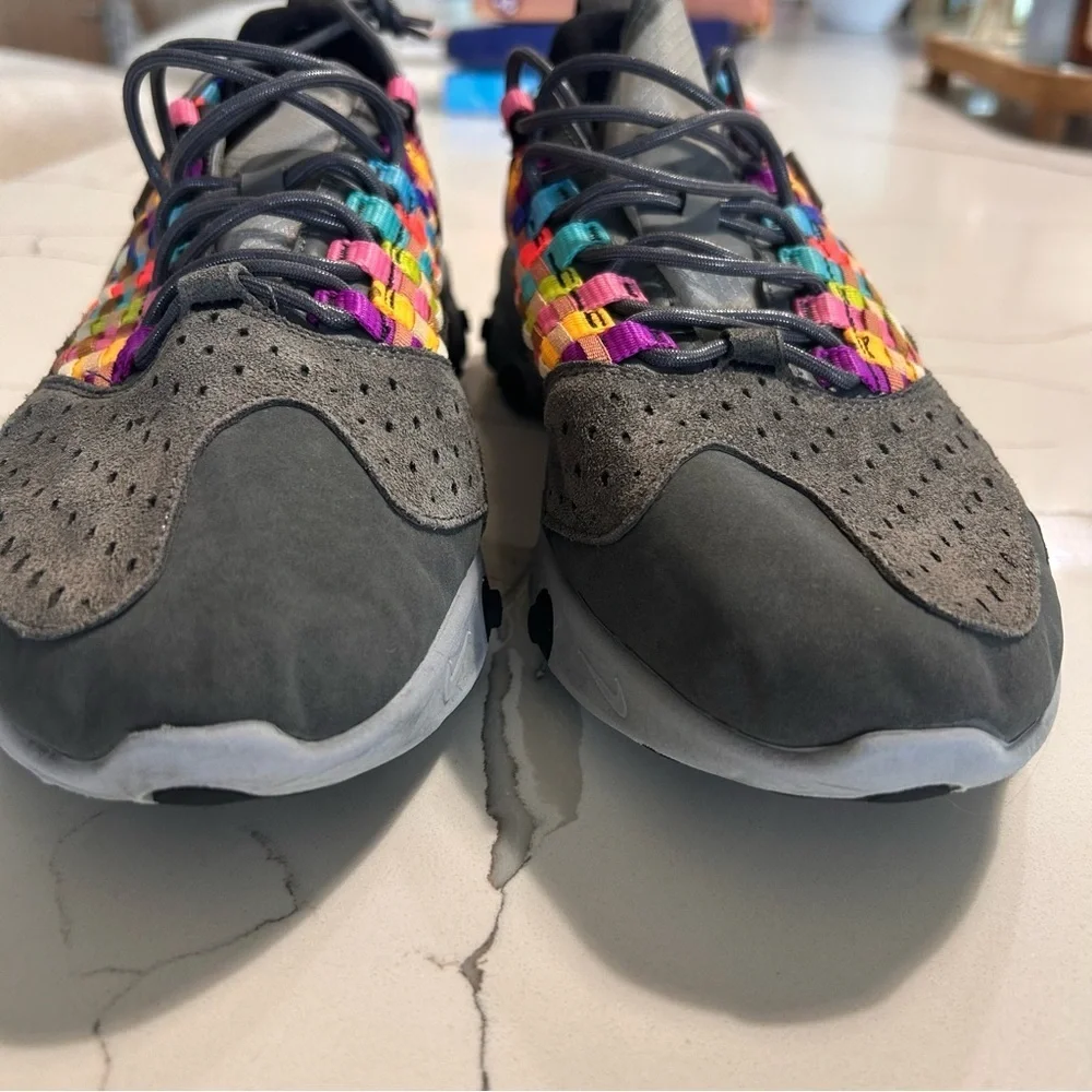 Nike comment below leave