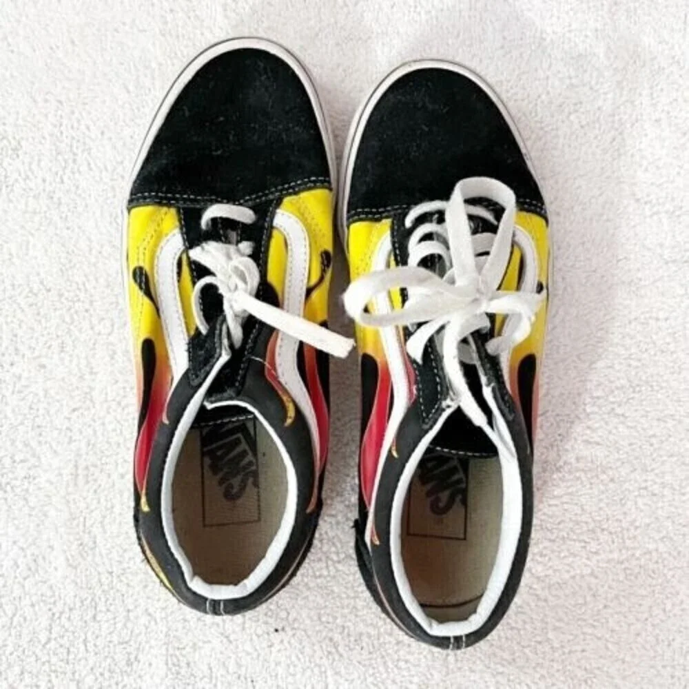 Vans closure pattern