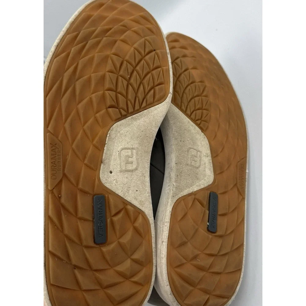 FootJoy signs obvious