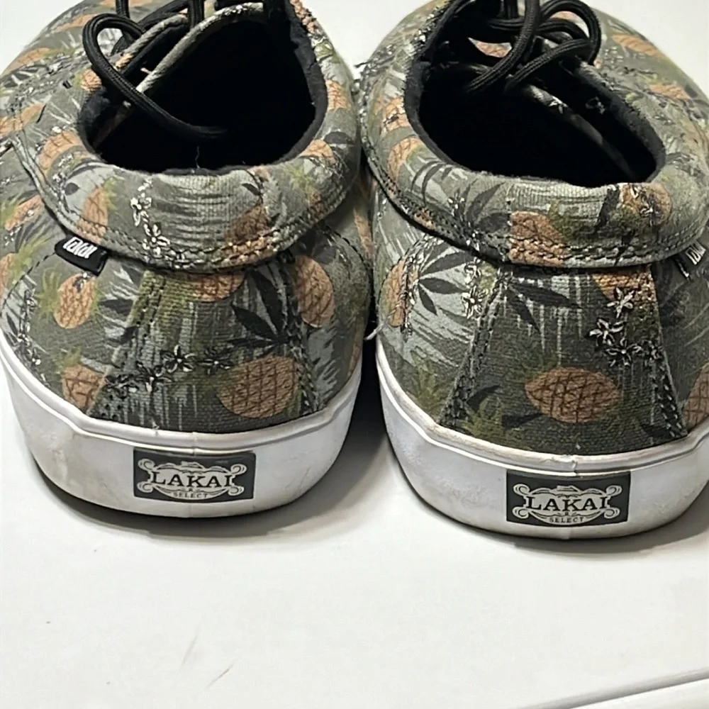 Lakai metal pre
