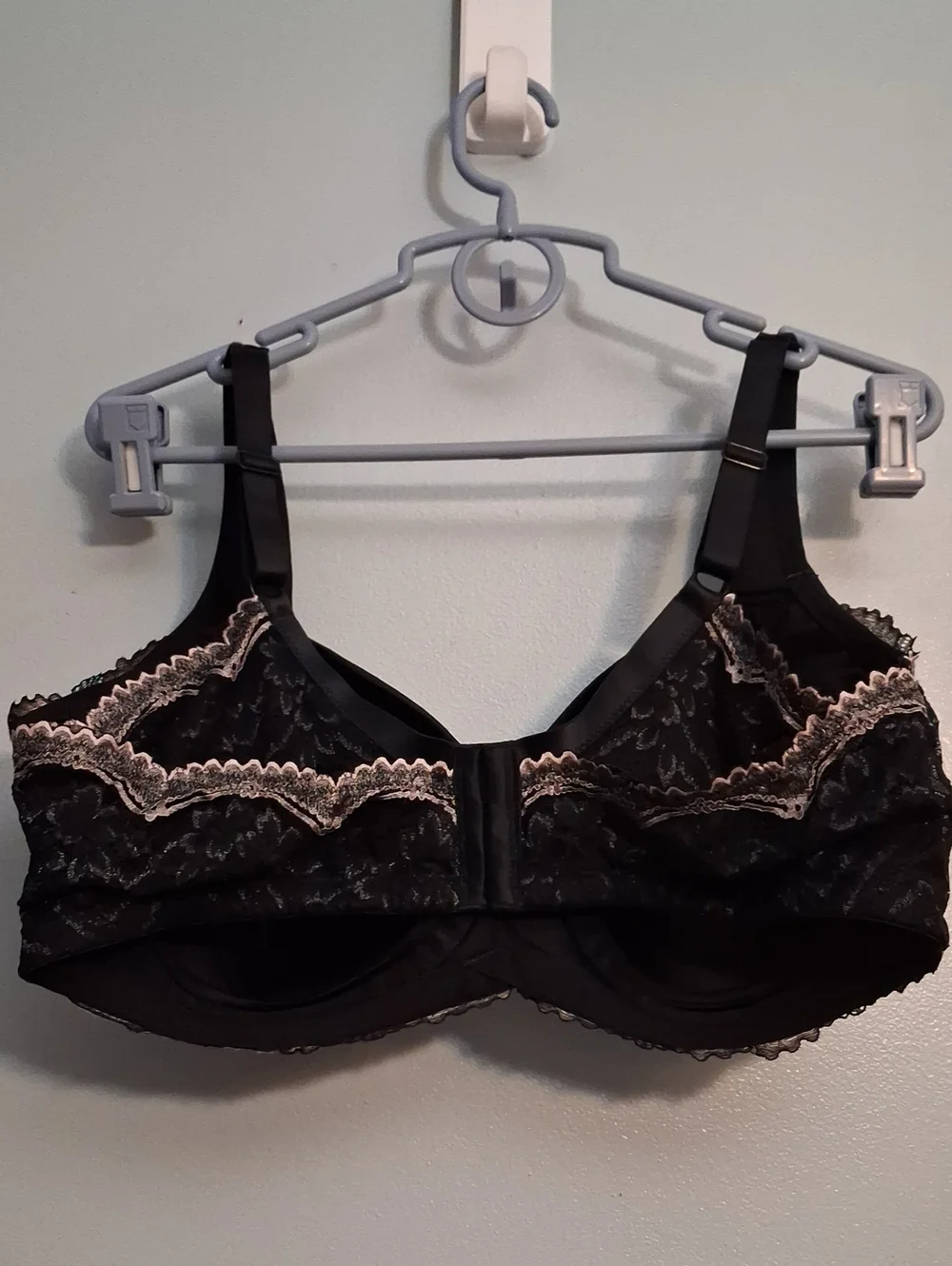 Breezies size 44d