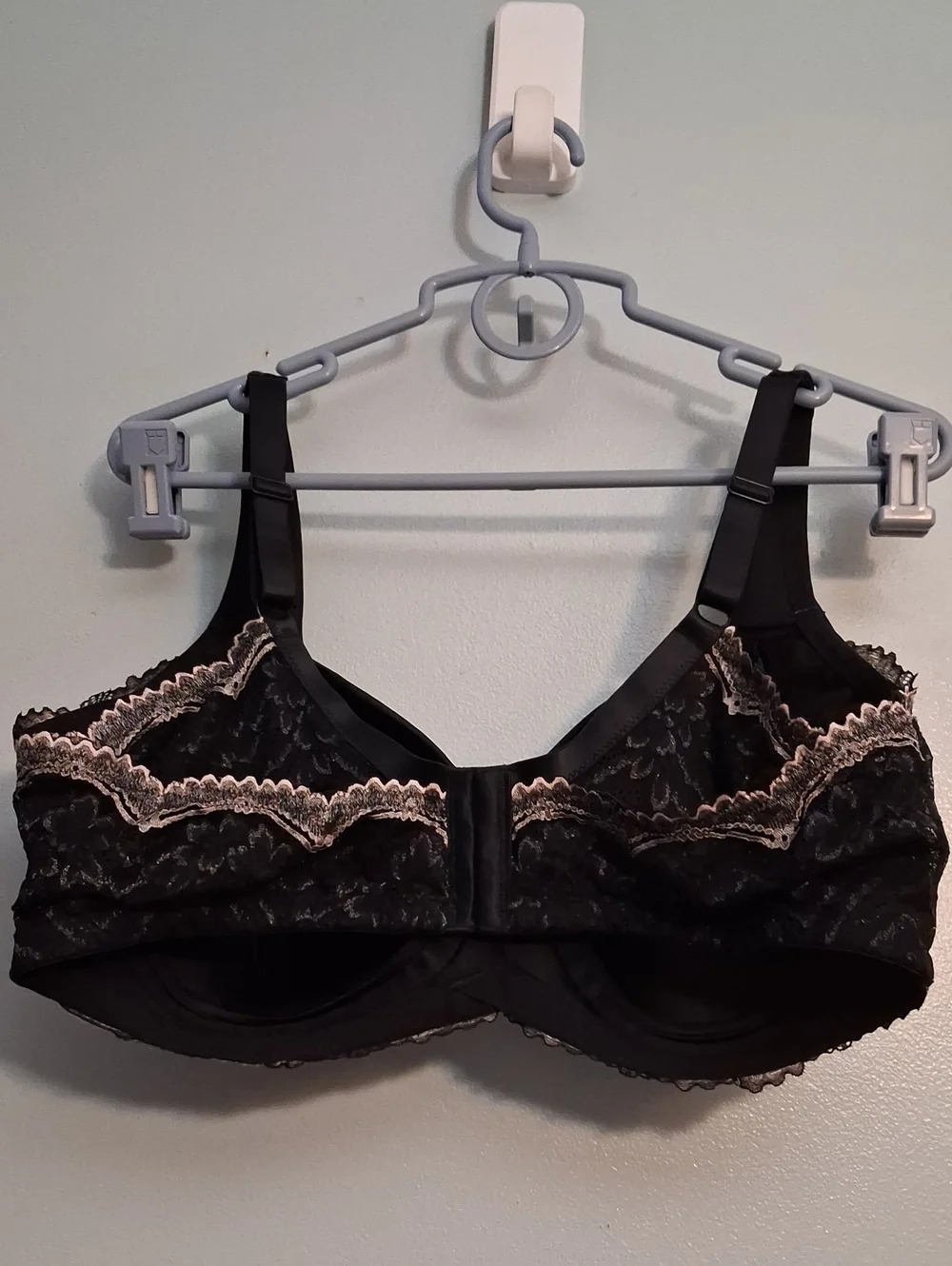 Breezies size 44d