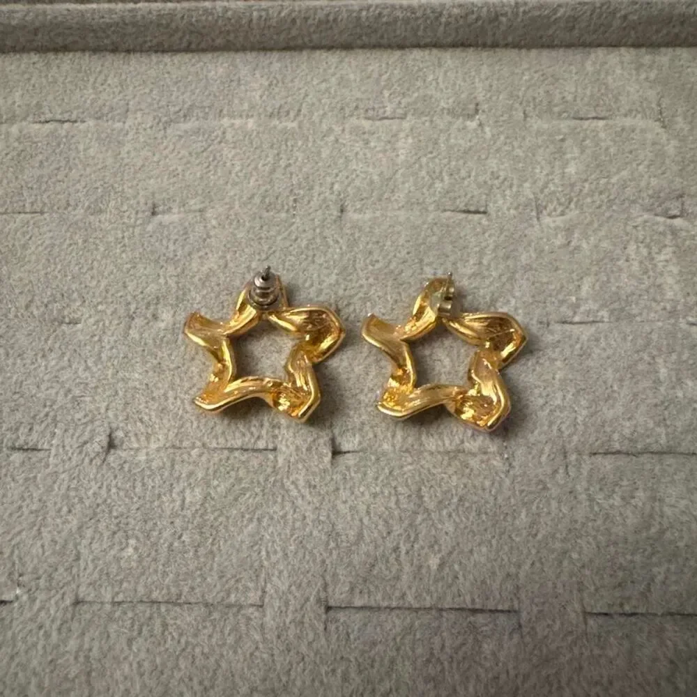 Source Unknown gold toned