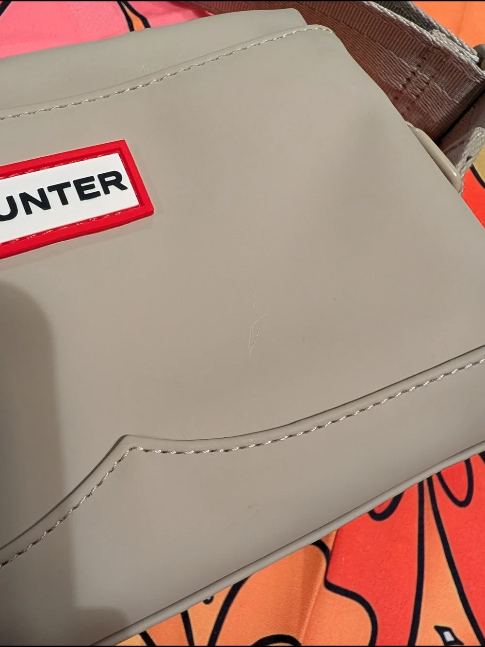 Hunter beige crossbody