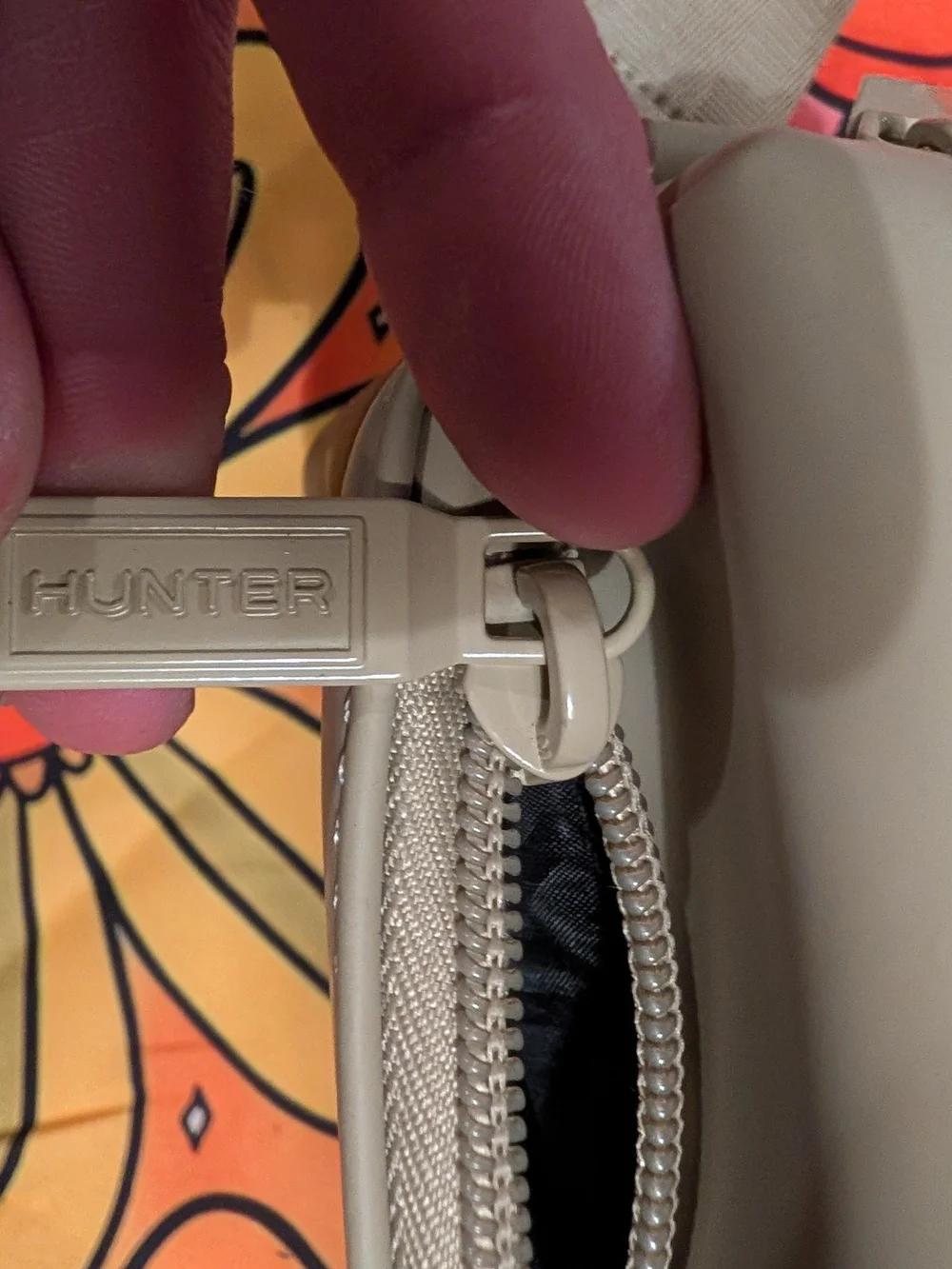 Hunter beige crossbody