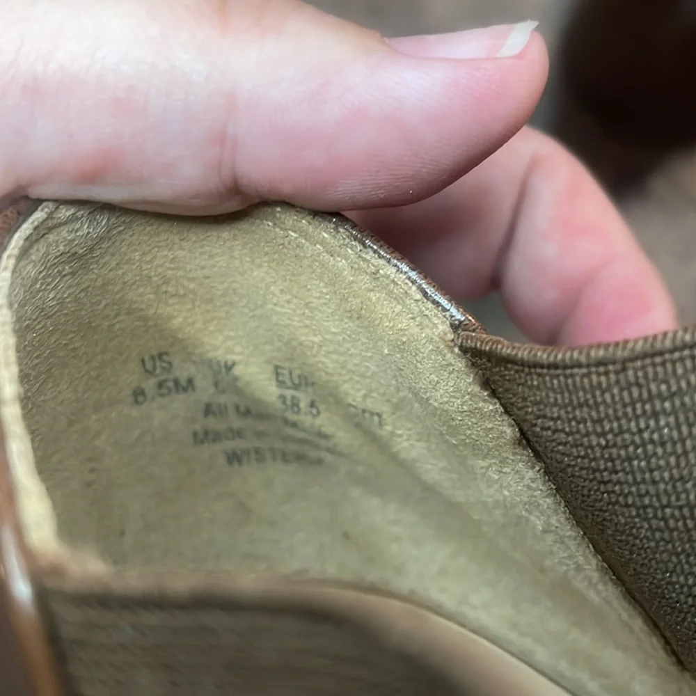 Abella have sides sandals