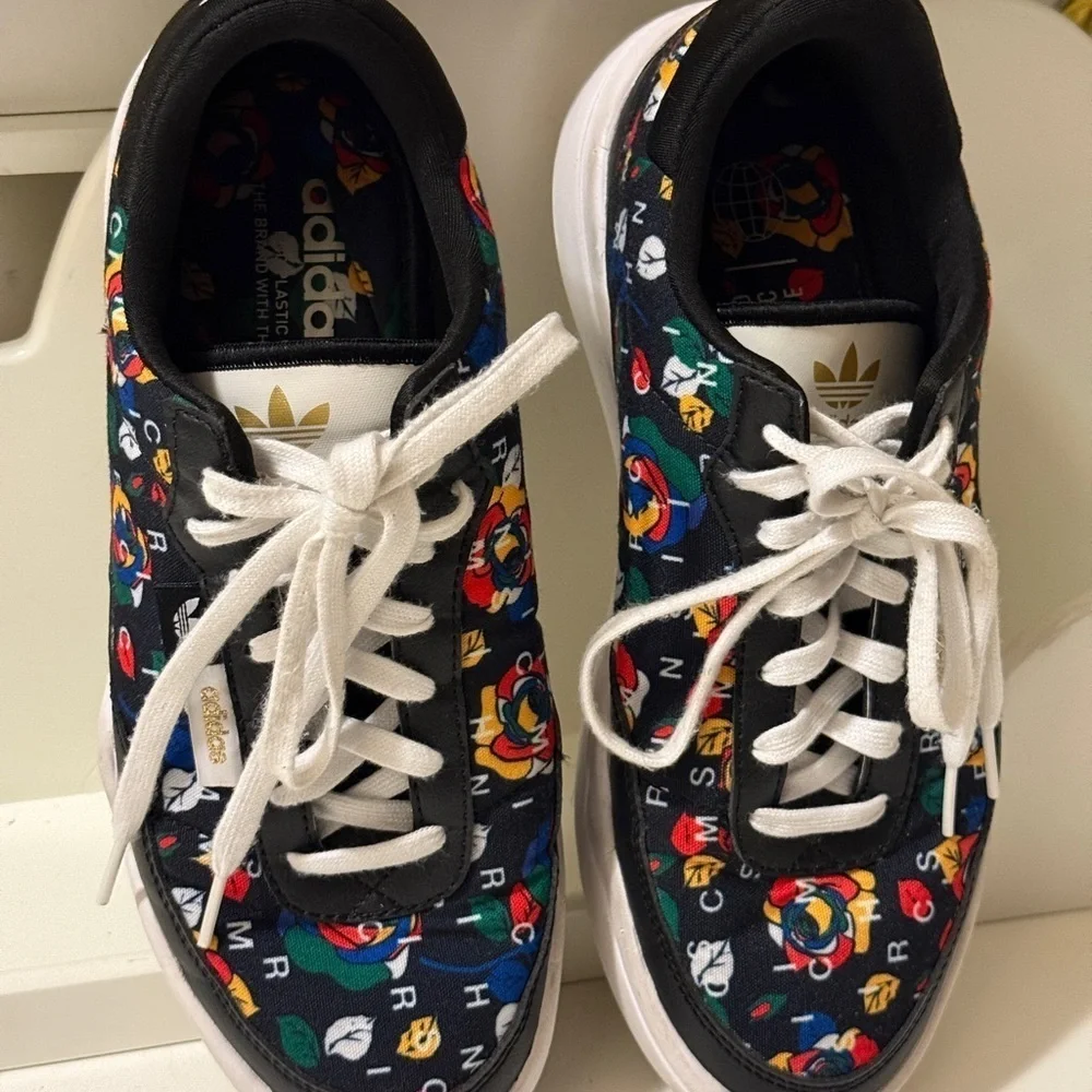 adidas women graphic