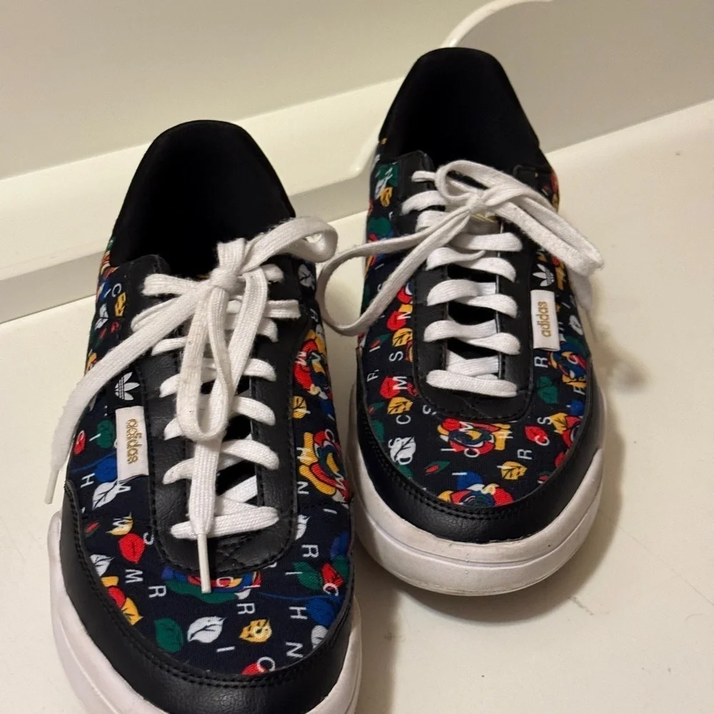 adidas women graphic