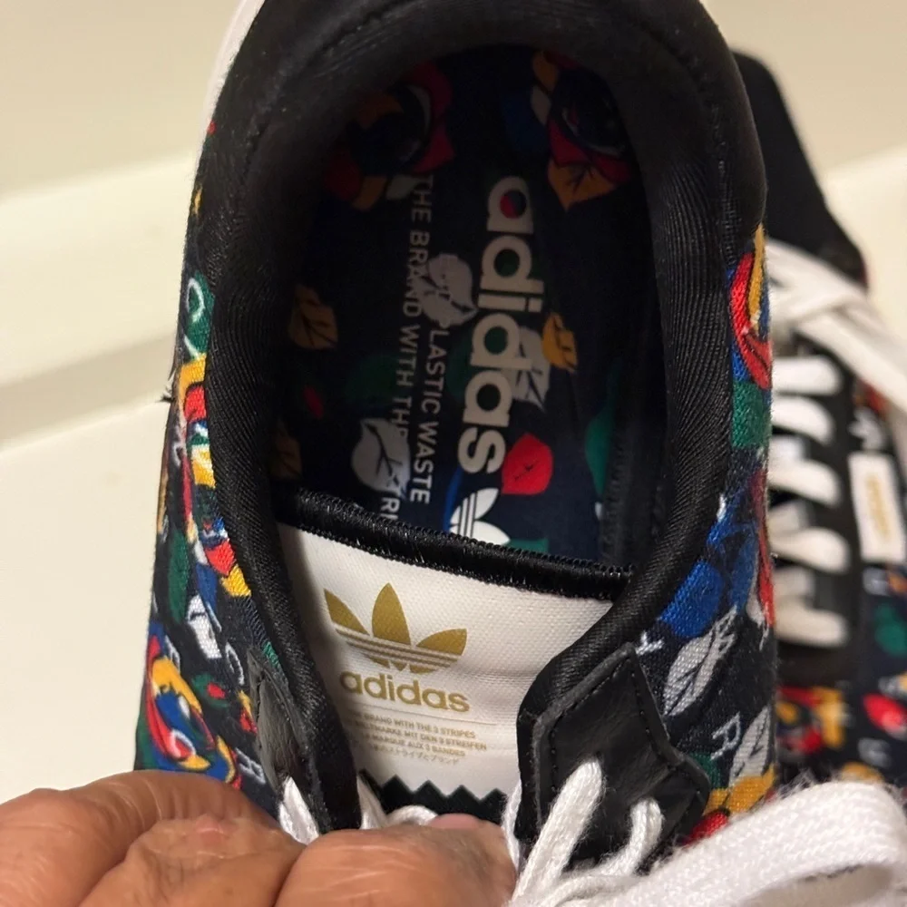 adidas women graphic
