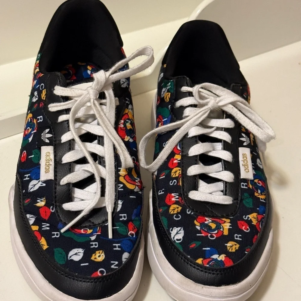 adidas women graphic