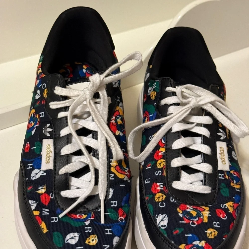 adidas women graphic