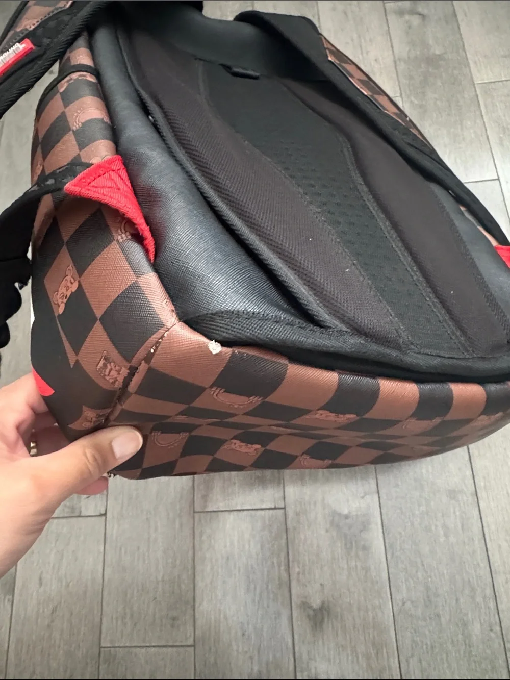 Sprayground please straps
