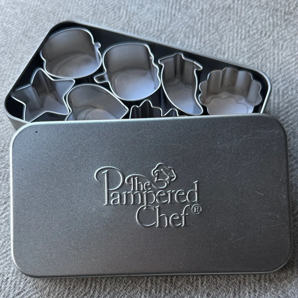 The Pampered Chef cutters but