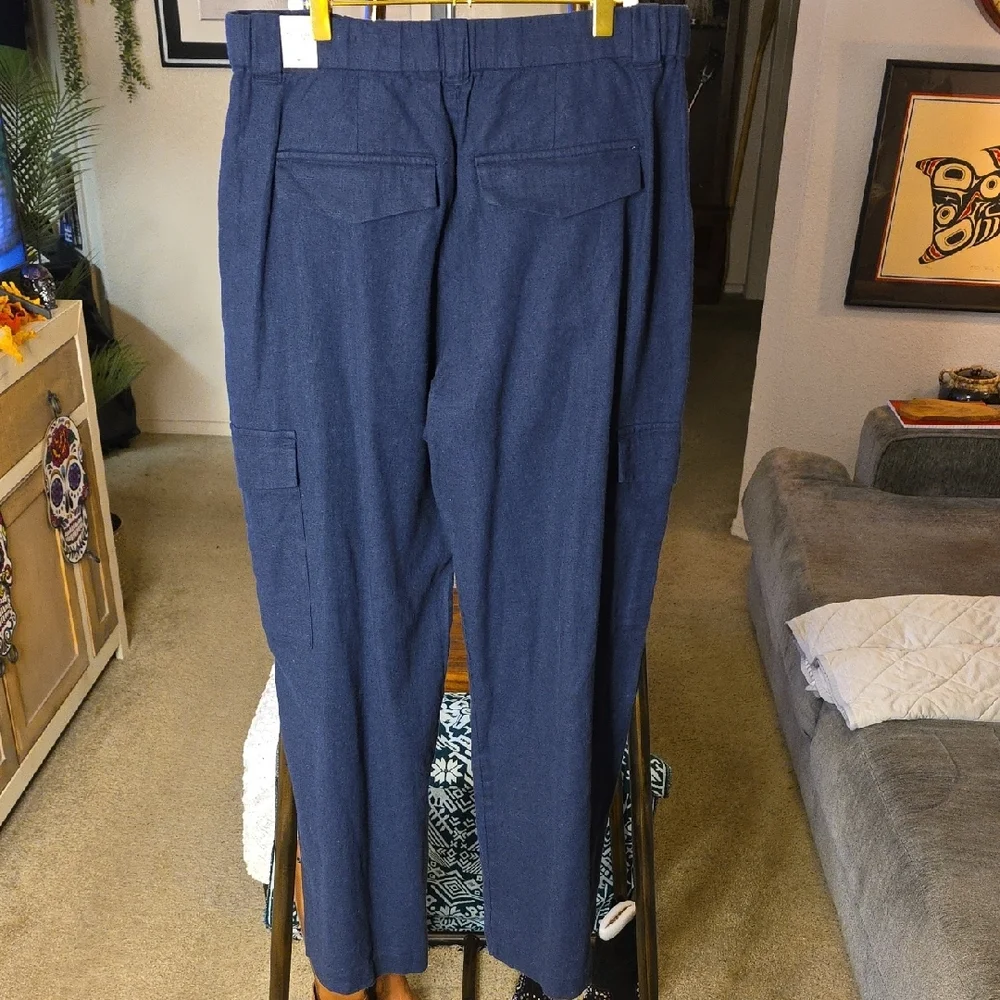 Abercrombie & Fitch navy cargo