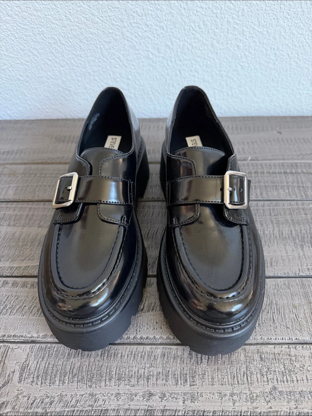 Steve Madden slip looks strap