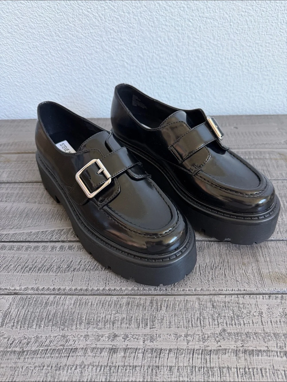 Steve Madden wear modern glossy