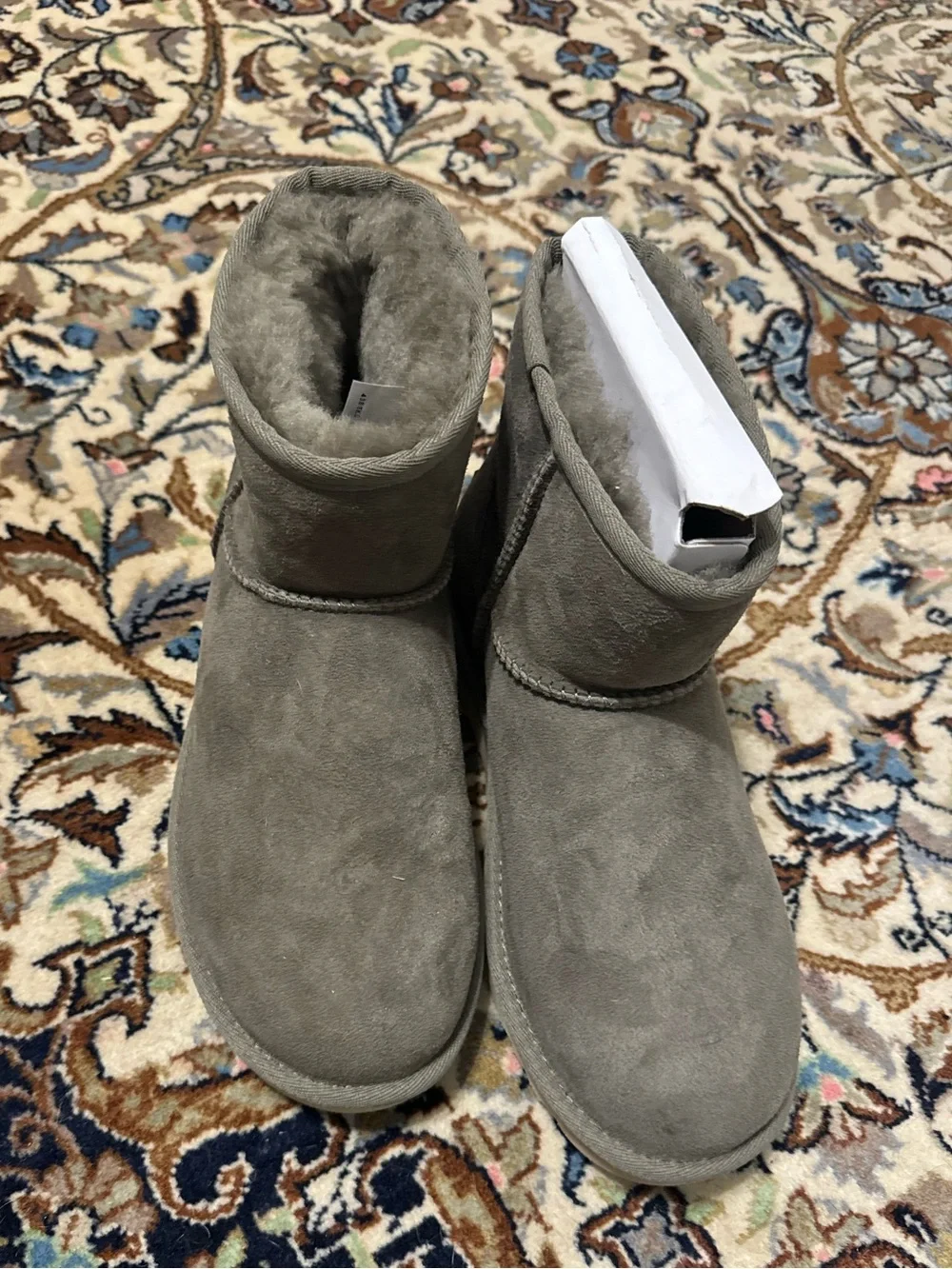 UGG plush no