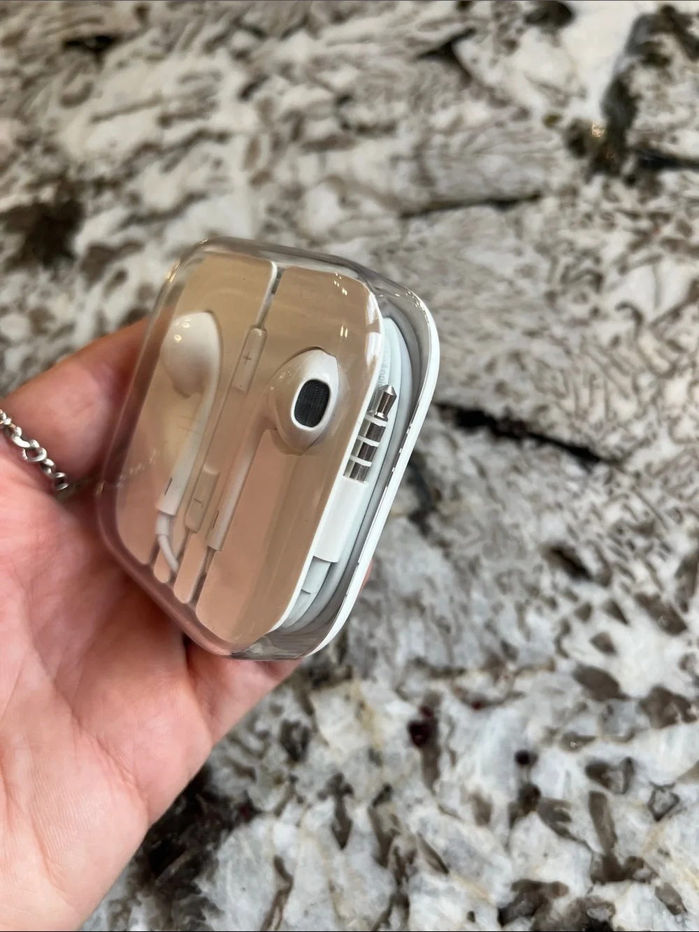 Apple wired earbuds