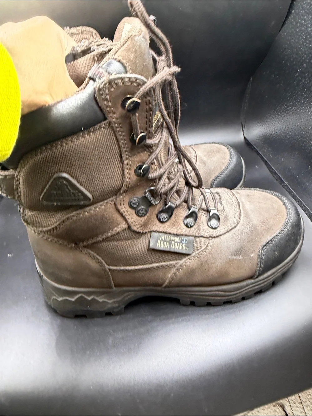 Rocky work support rubber