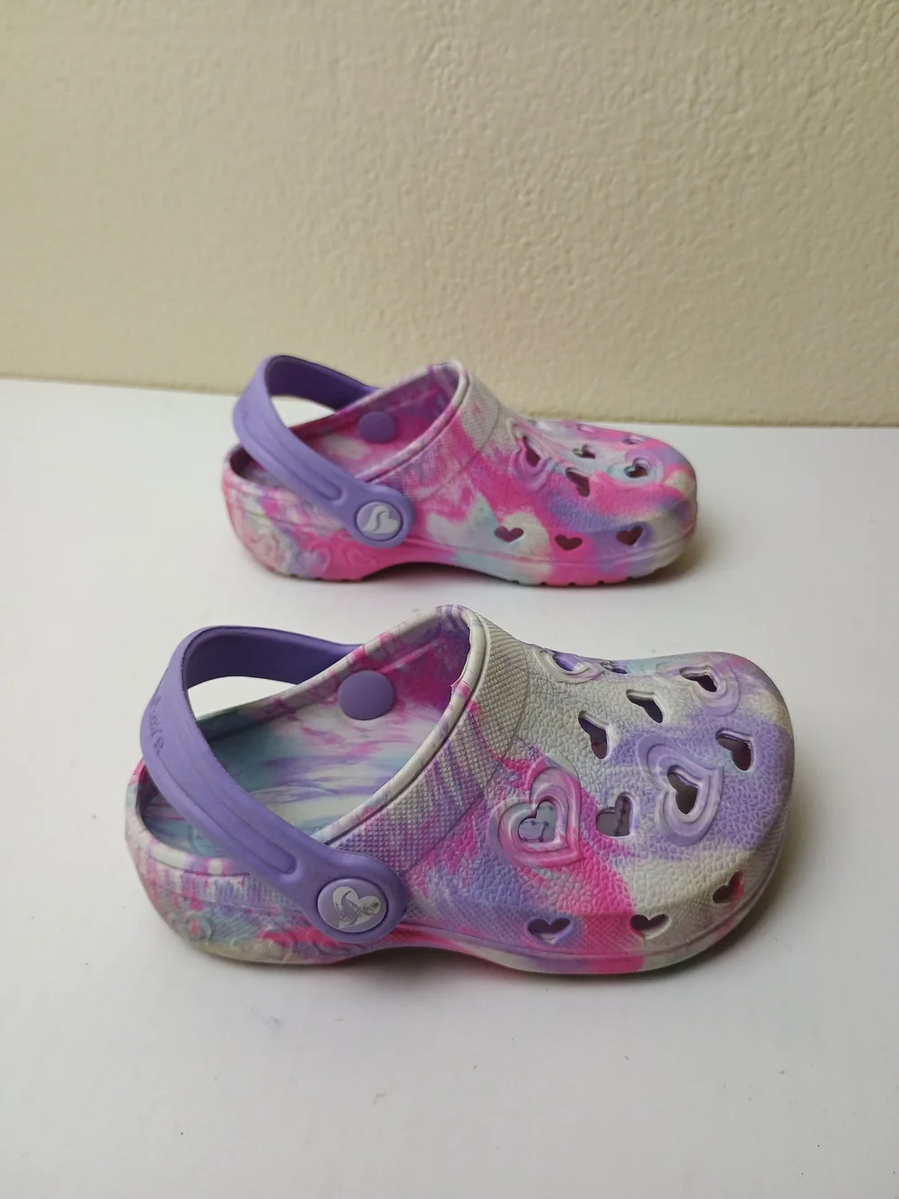 Skechers colorful tie