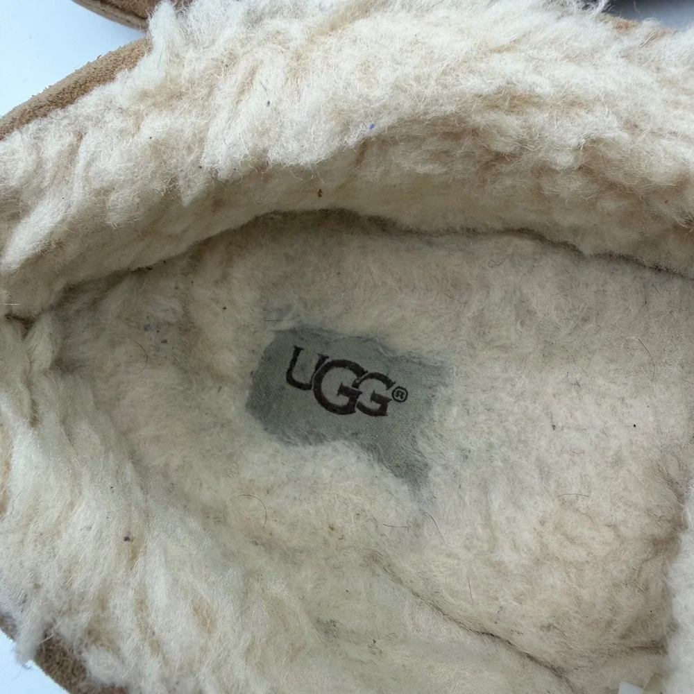 UGG width weather toe