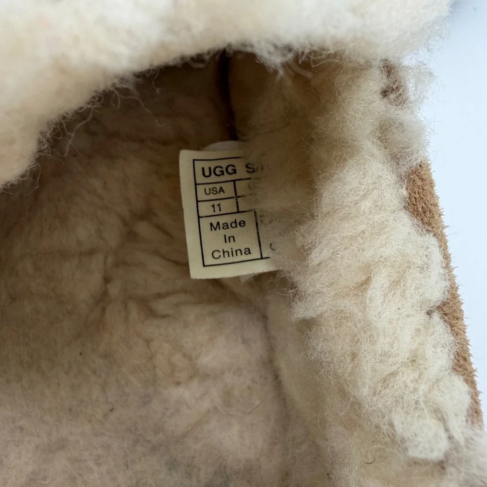 UGG stitching chestnut
