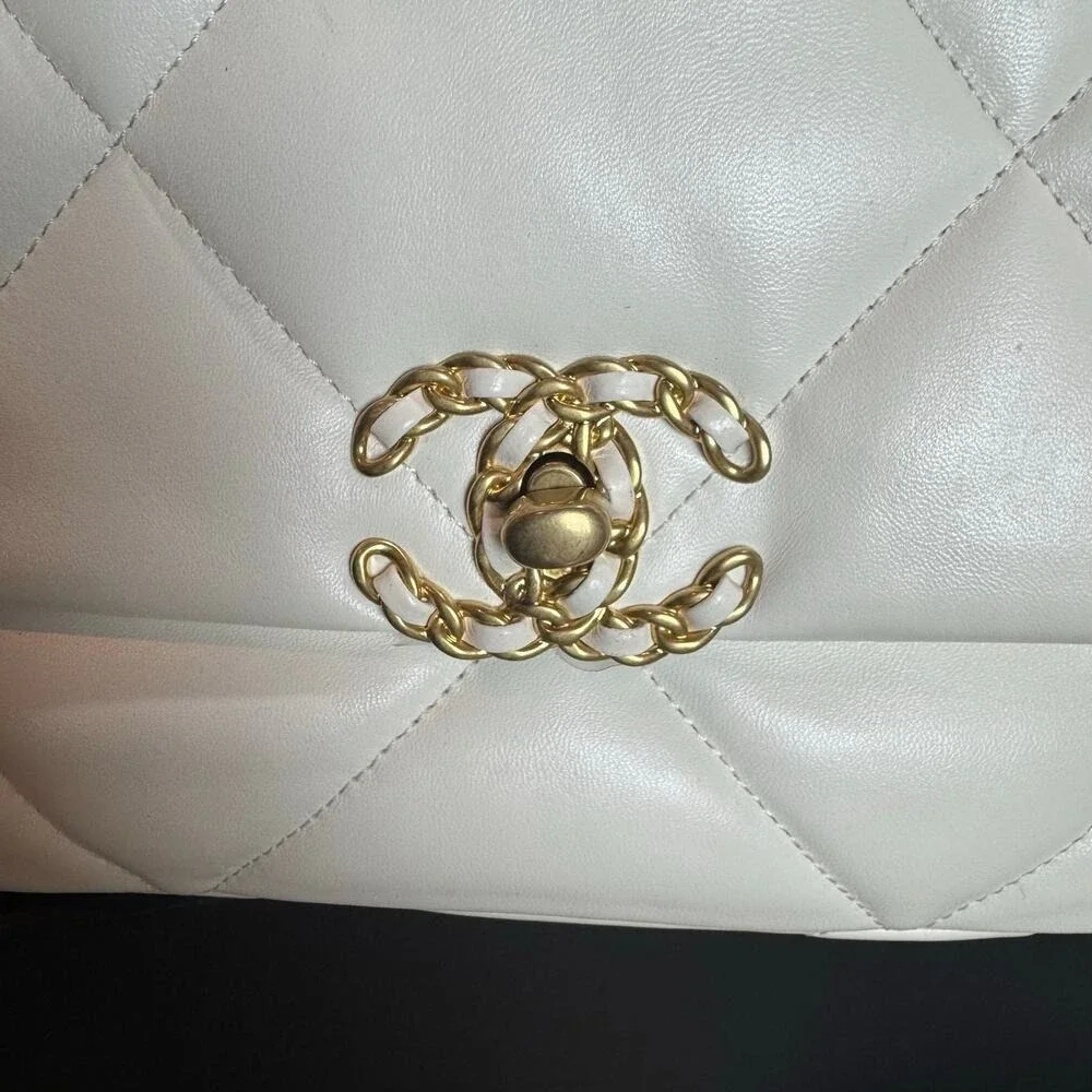 CHANEL mixed detective
