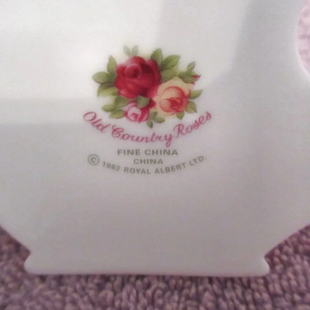Royal Albert some roses wear