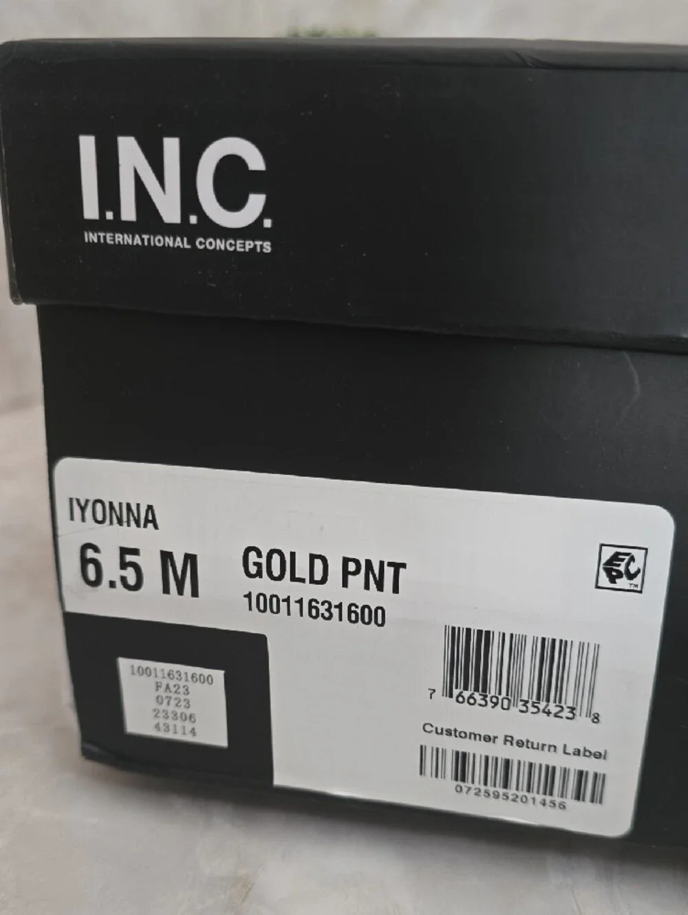 INC International Concepts includes effortless support