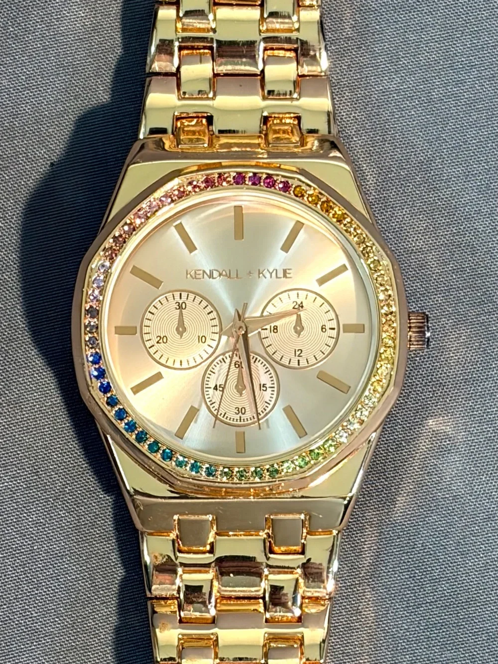 Kendall & Kylie chic style subdials