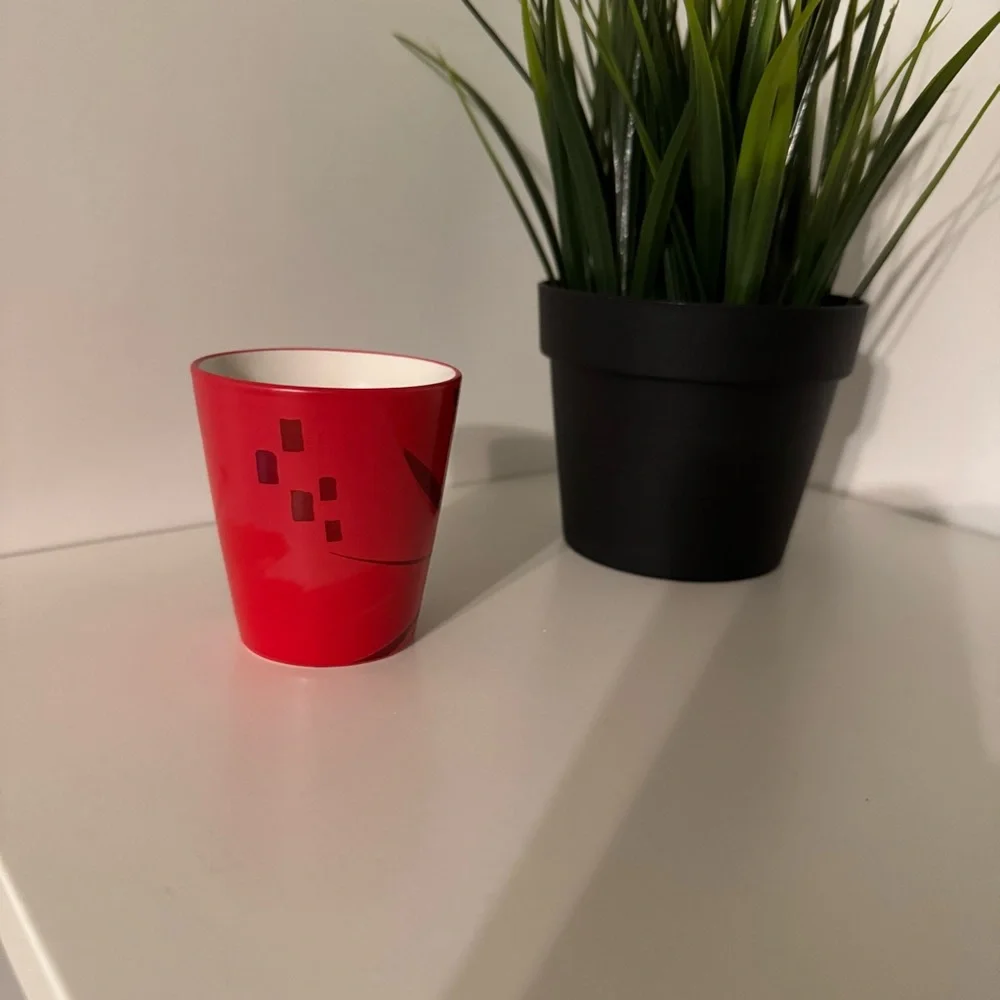 Starbucks looks unused