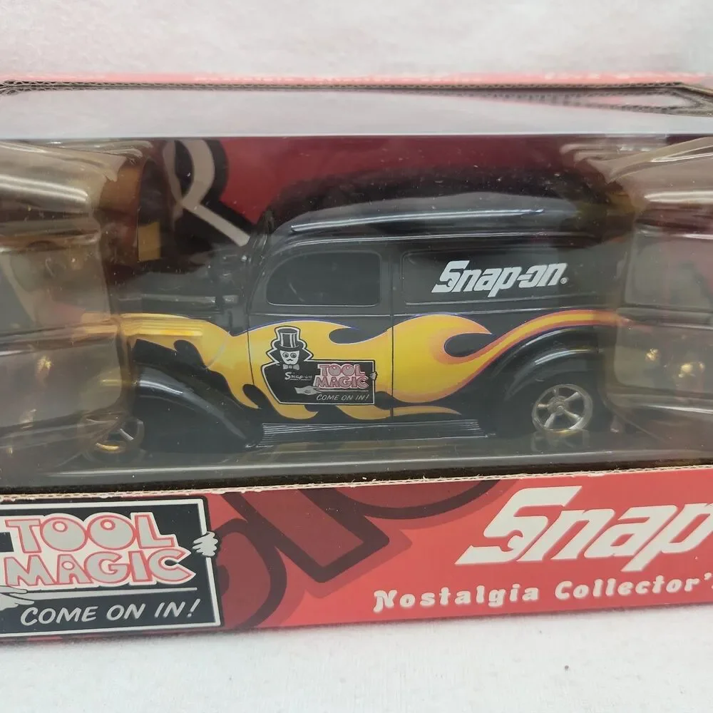 Racing Champions, Snap-on toy snap