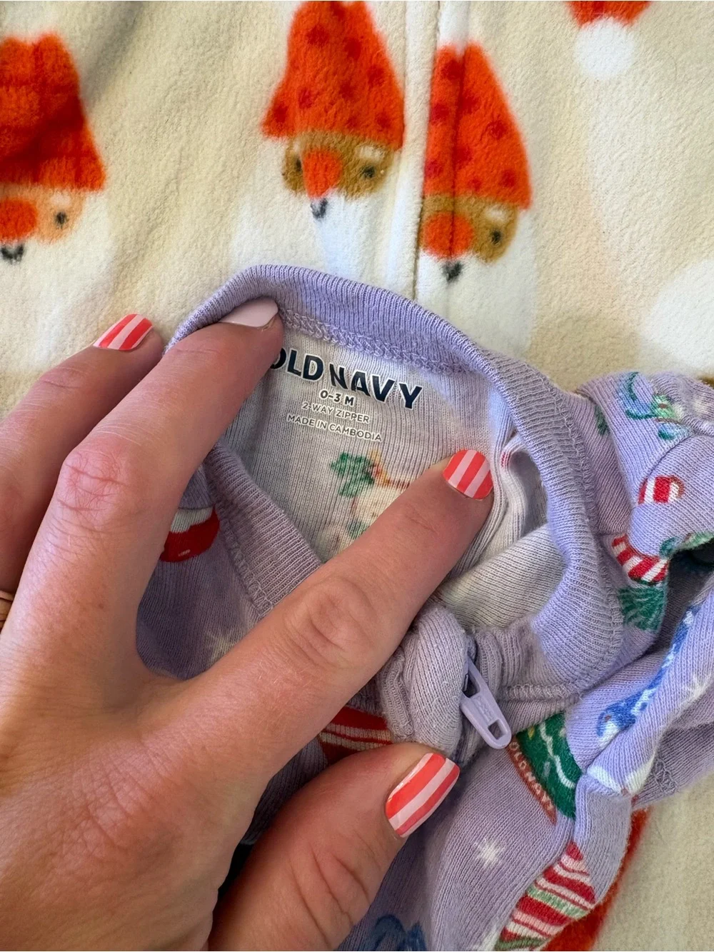 Old Navy three footed