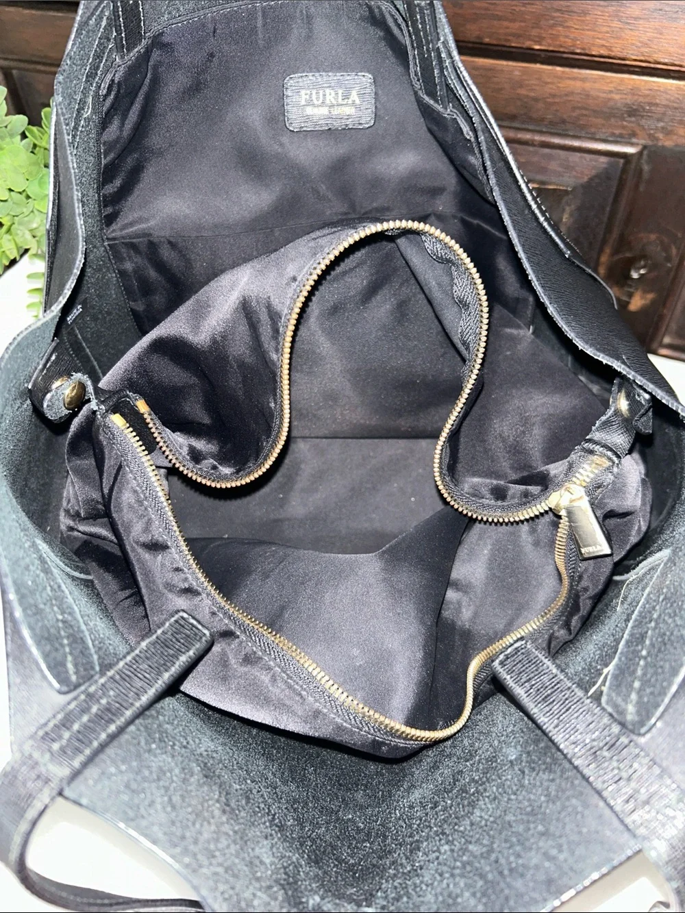 Furla spacious leather