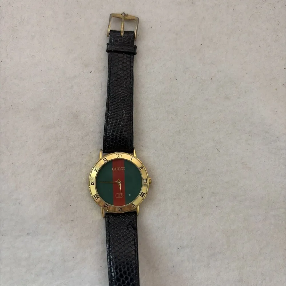 Vintage GUCCI Red Green Gold Quartz Ladie's Watch 9000L Alligator Band