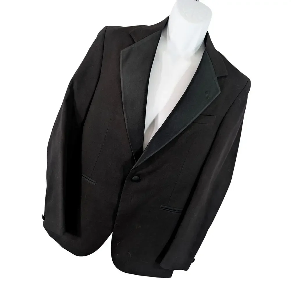 BARRY! LUXE BLACK SATIN LAPEL, ONE BUTTON FRONT TUXEDO JACKET! SIZE 38R
