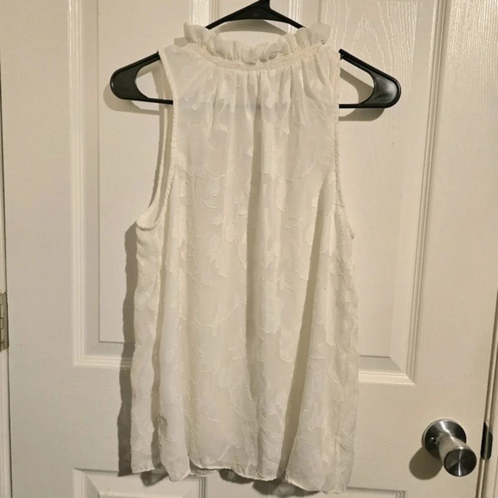 Michael Kors Women's White‎ Sleeveless Floral Ruffle Blouse. Size Small