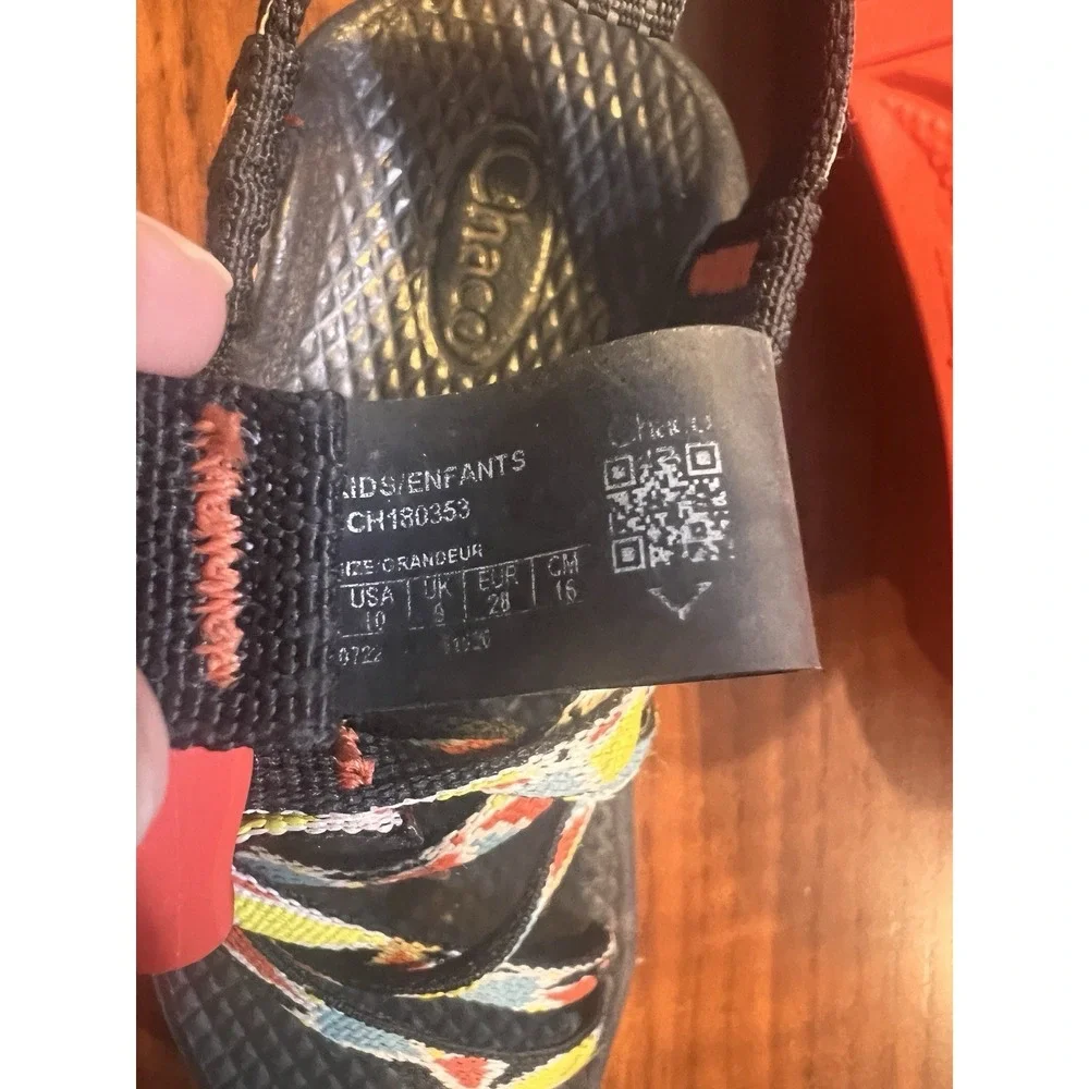 Chaco strappy kid these