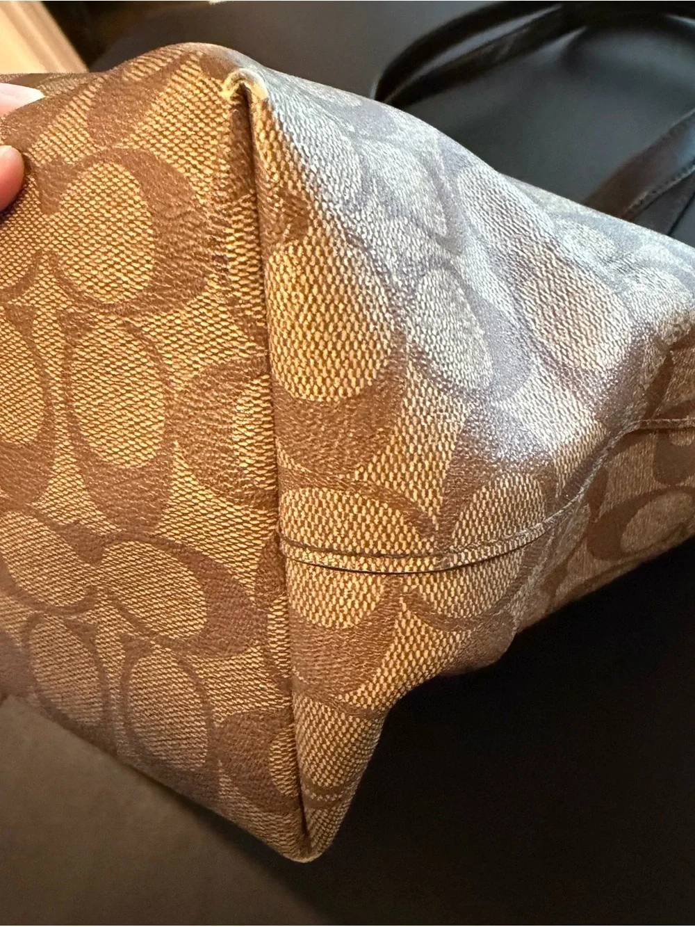 Coach tote signature