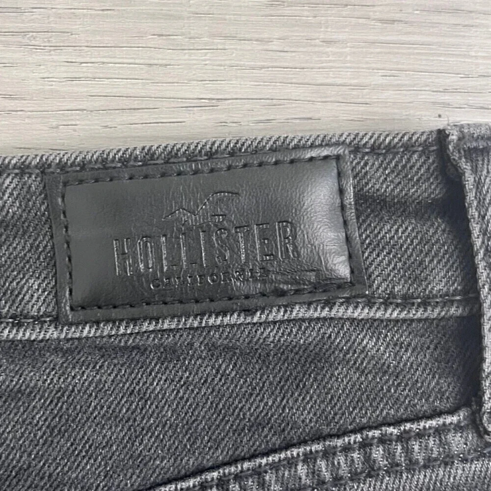 Hollister size 27x27