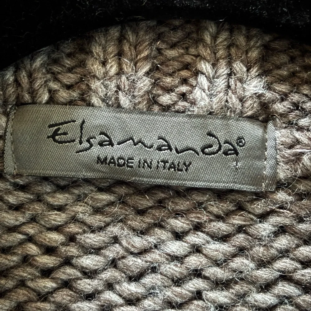 Elsamanda stay warm
