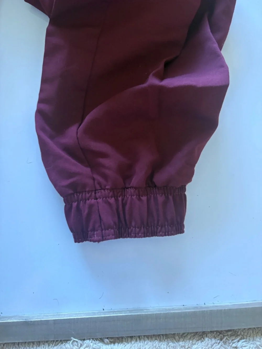 Jaanuu burgundy wine
