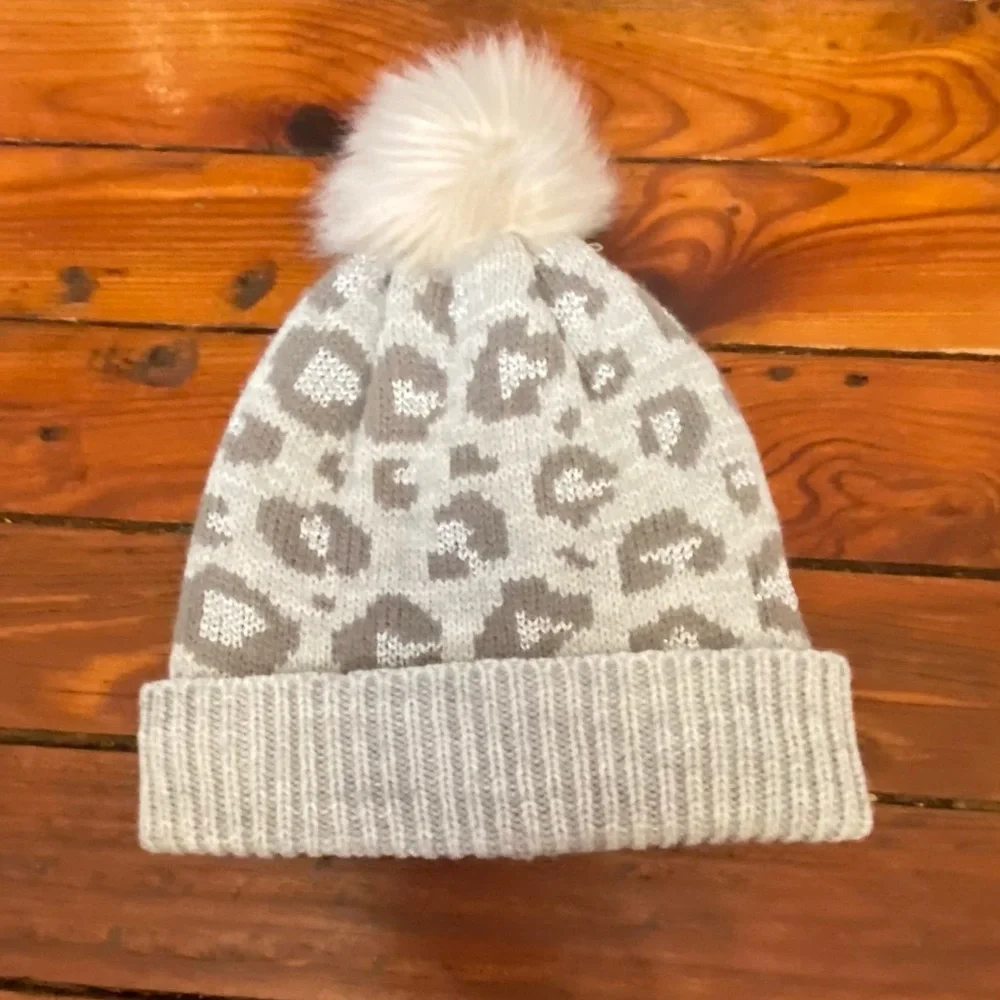 Gray Leopard Print Toboggan Beanie Winter Hat Size Large/XL