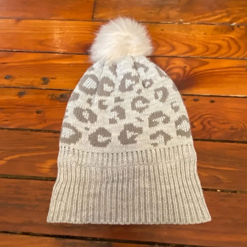 Old Navy gray leopard