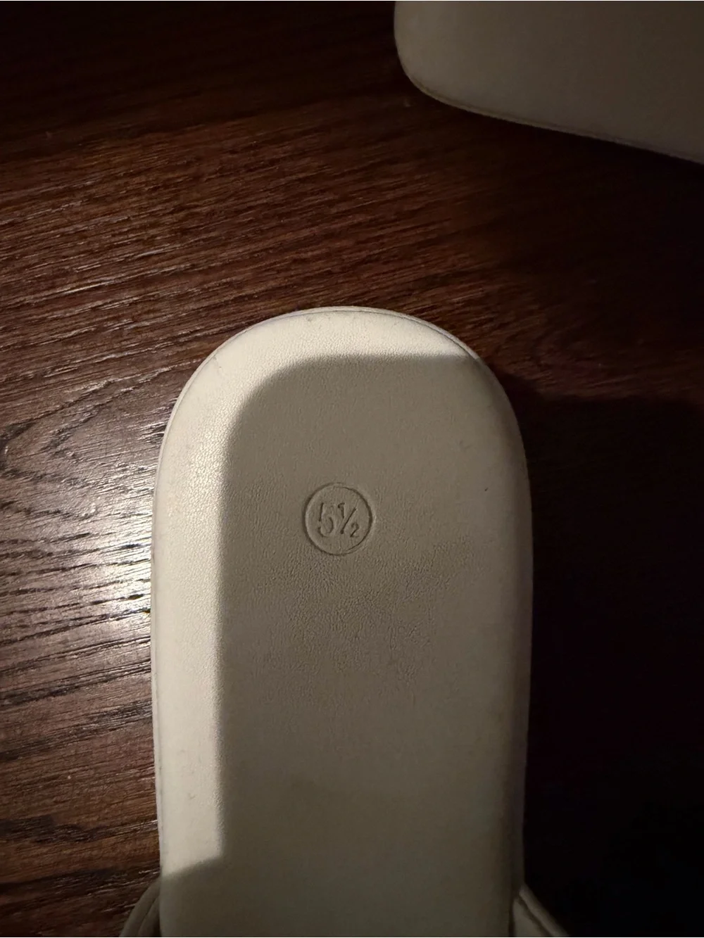 N/A white platform