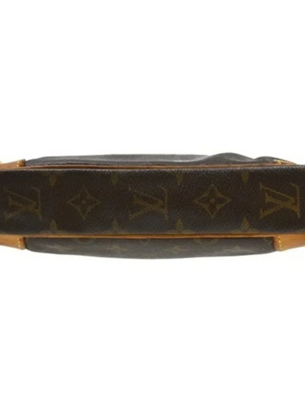 Louis Vuitton outside 	ab