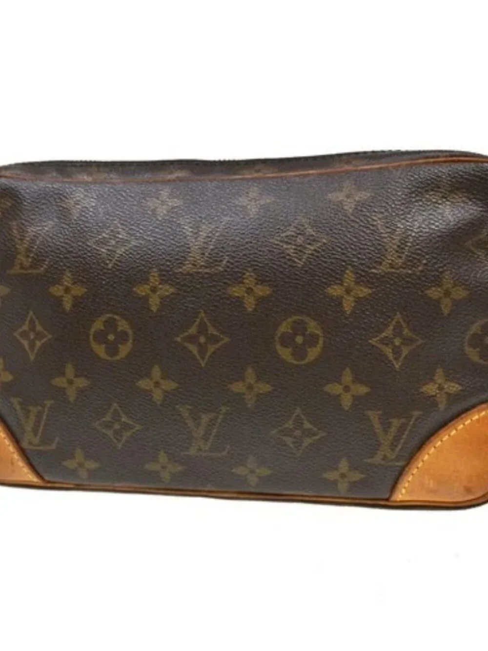 Louis Vuitton outside 	ab