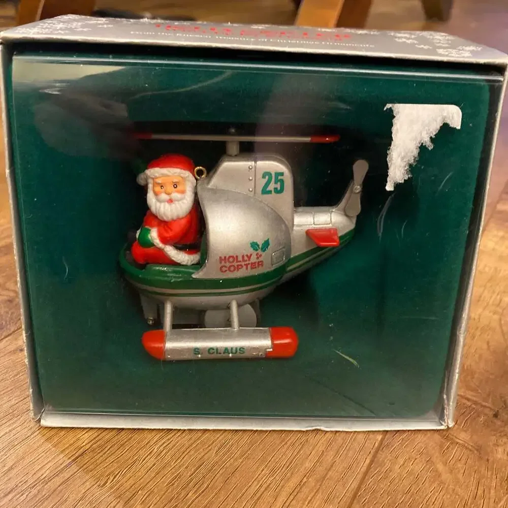 Enesco Treasury of Christmas Ornament HOLLY COPTER SANTA FLYING DEC‎ 25 1986
