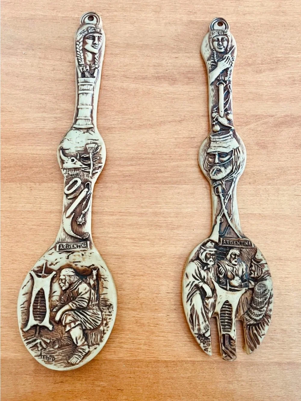 Vintage Argentina Gaucho Large Decorative Wall Hanging Spoon & Fork, Resin ⚠️