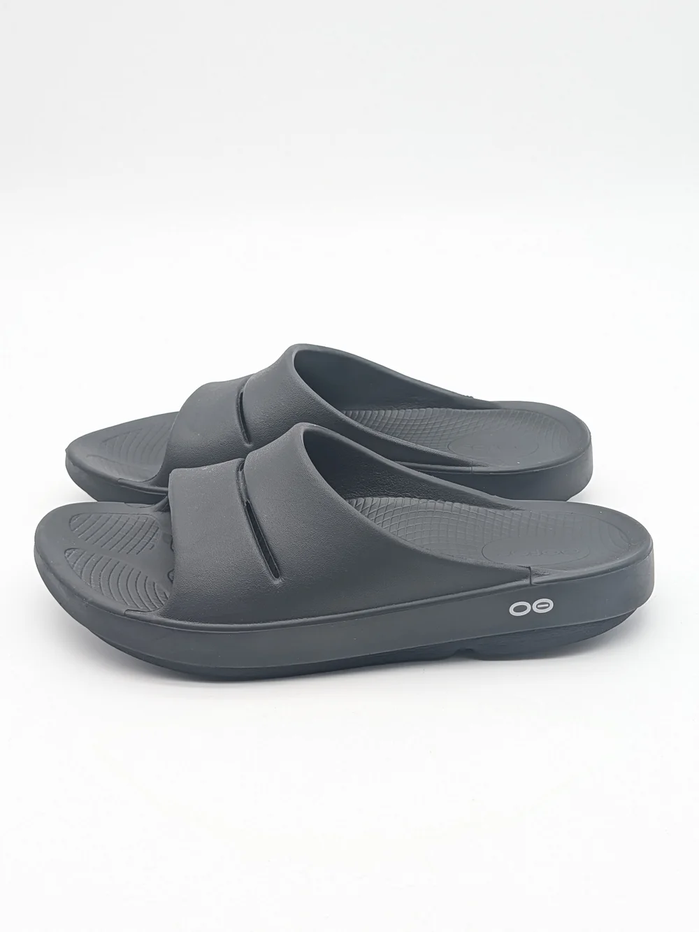 OOFOS design versatile sandals